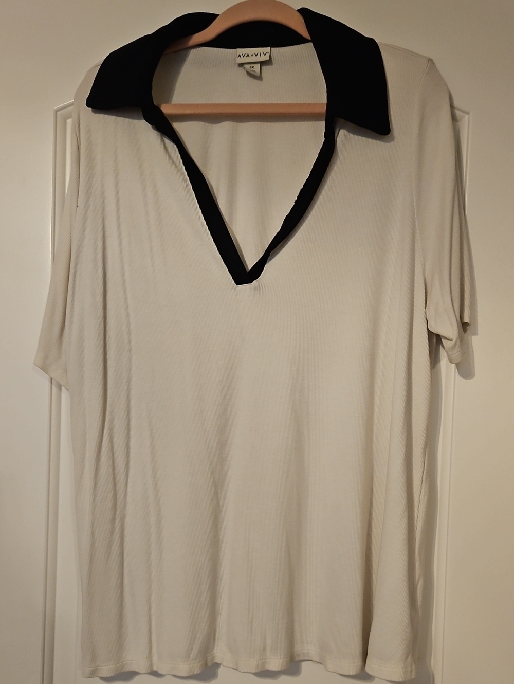Ava & Viv White Short-Sleeve V-Neck Top with Black Collar